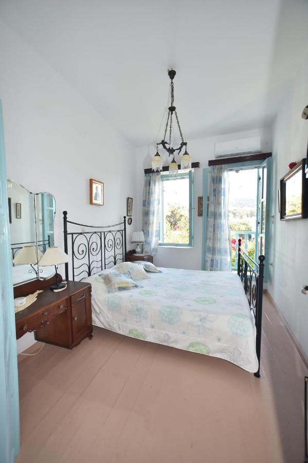 Traditional House By The Sea Mandraki  Exterior photo
